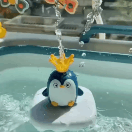 Penguin Sprinkler Bath Toy